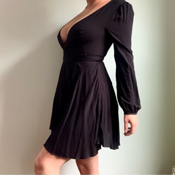 Long sleeved little black wrap dress - Ecote - Picture 7 of 10